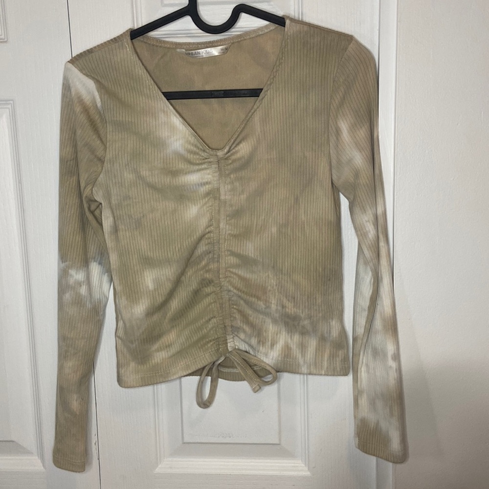 Long sleeved v-neck shirt.